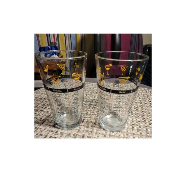 Greenbrier 50's Cocktail Shaker Glasses Set of 2 Vintage with 7 cocktail recipes - Picture 2 of 9